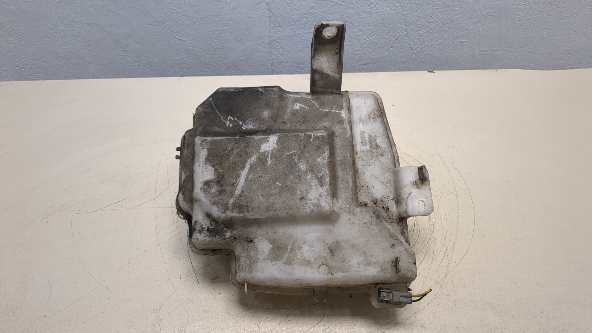 Бачок омывателя лобового стекла