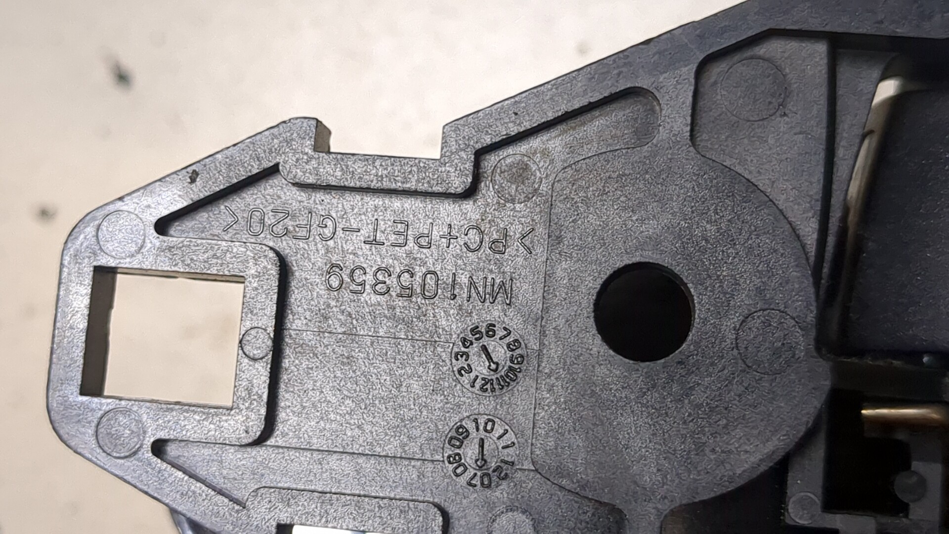 Ручка двери передней внутренняя левая