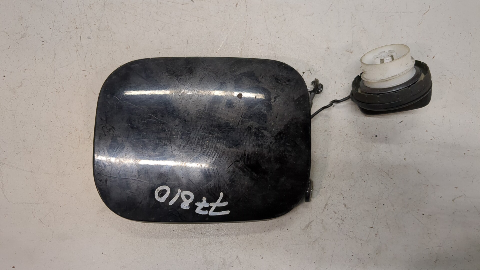 Лючок бензобака