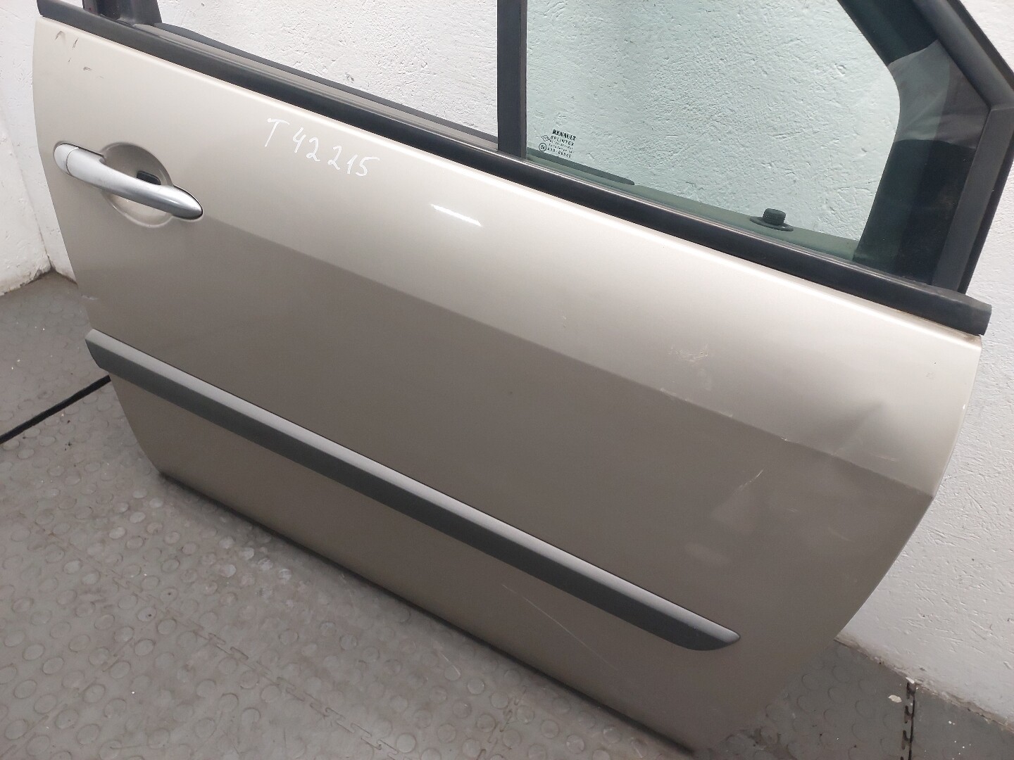 Дверь передняя правая