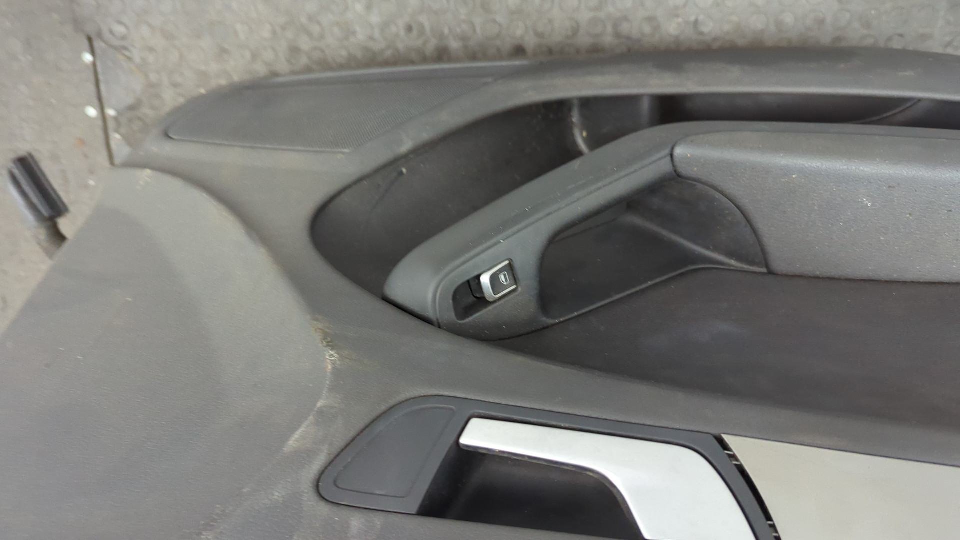 Дверь передняя левая