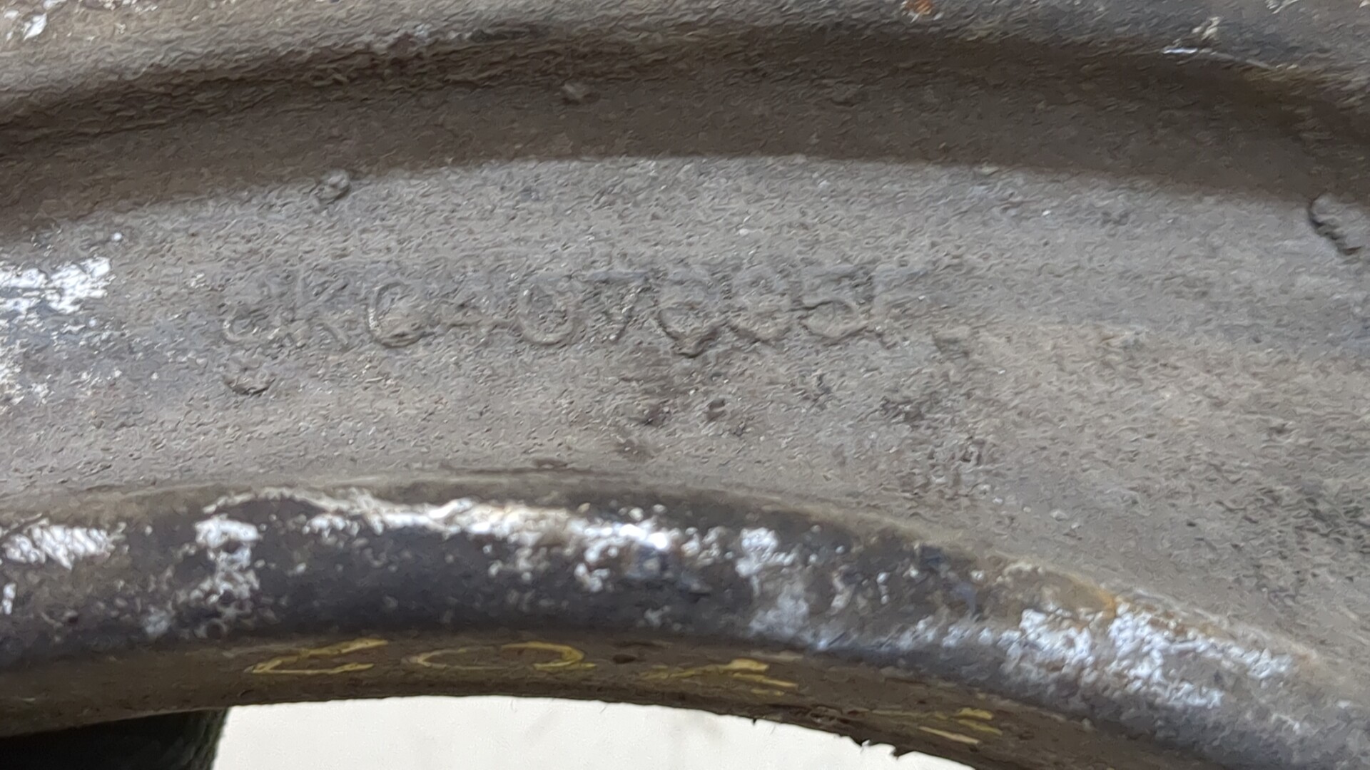 Рычаг передний левый