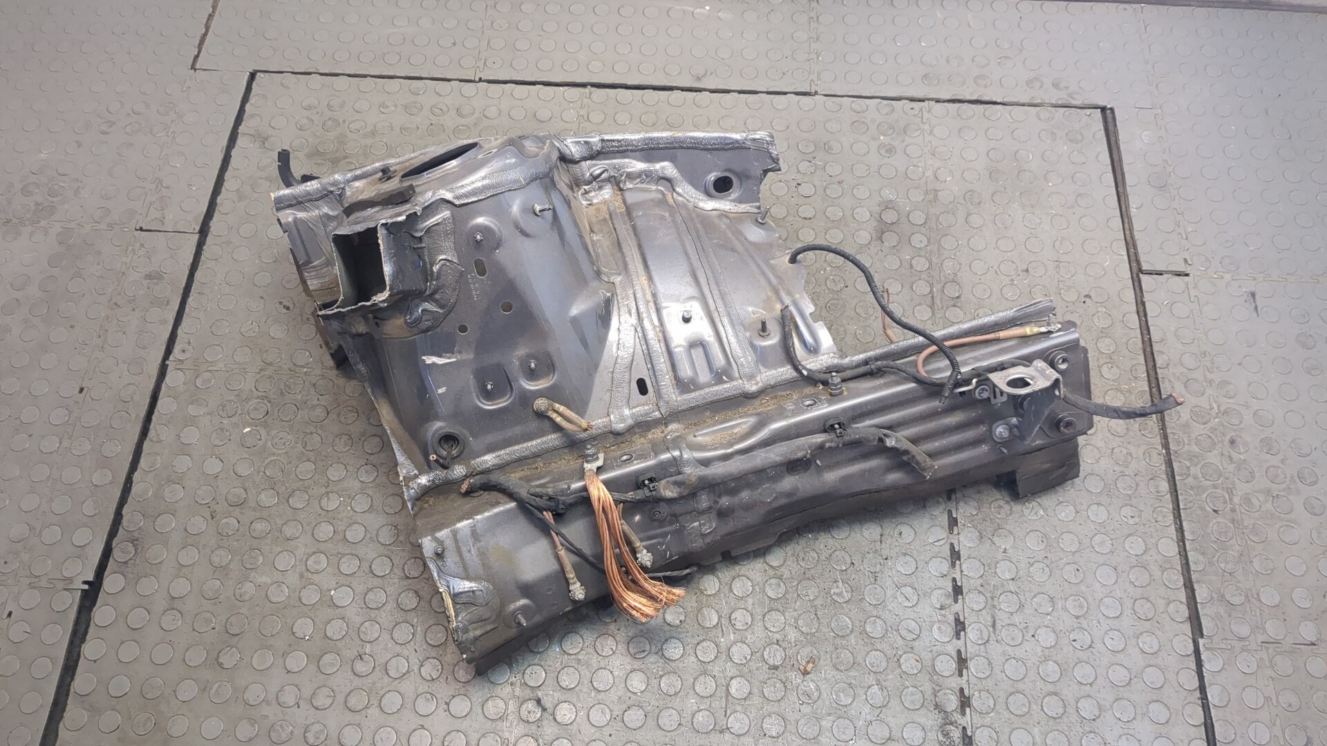 Лонжерон передний левый