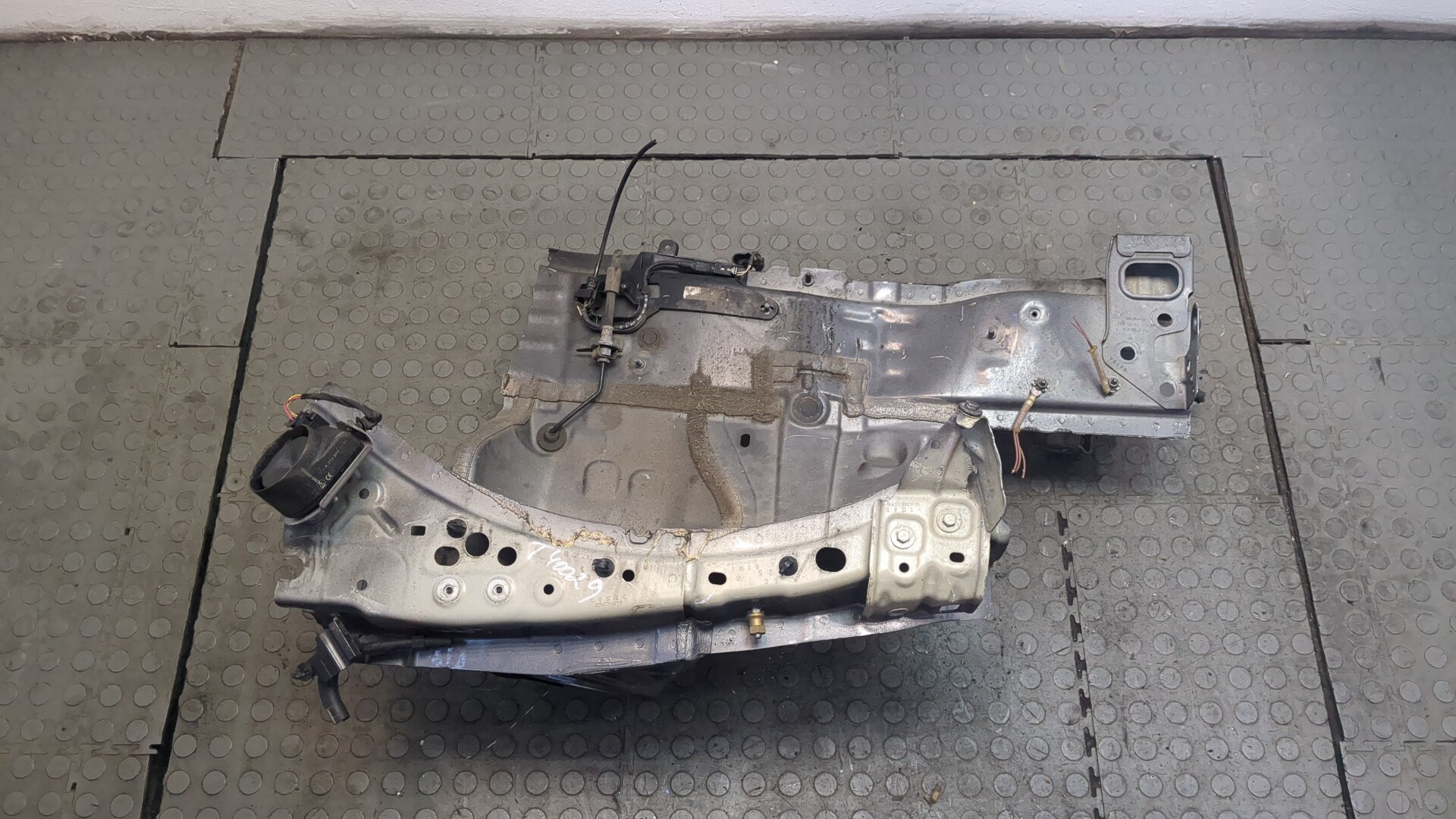 Лонжерон передний левый