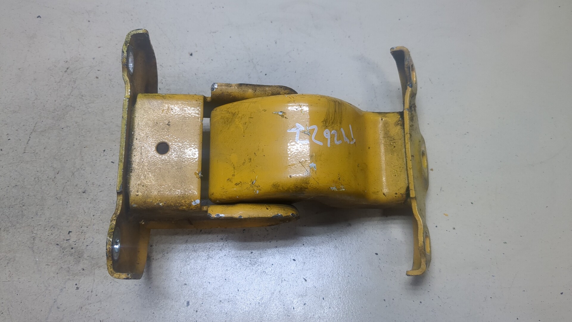 Петля двери задней