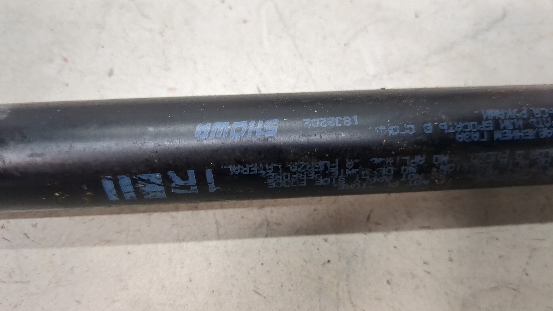 Амортизатор крышки багажника