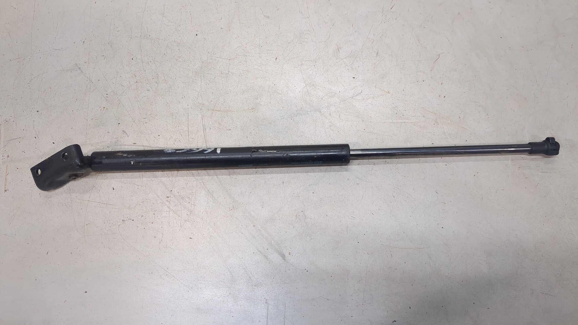 Амортизатор крышки багажника