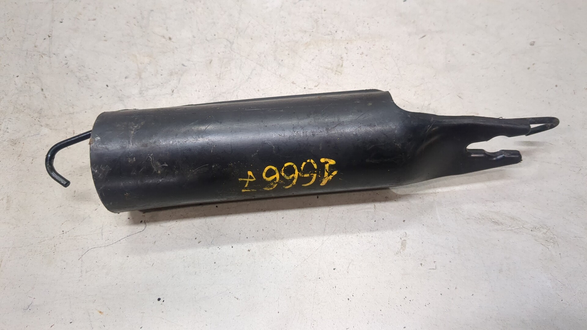 Пружина крышки багажника правая