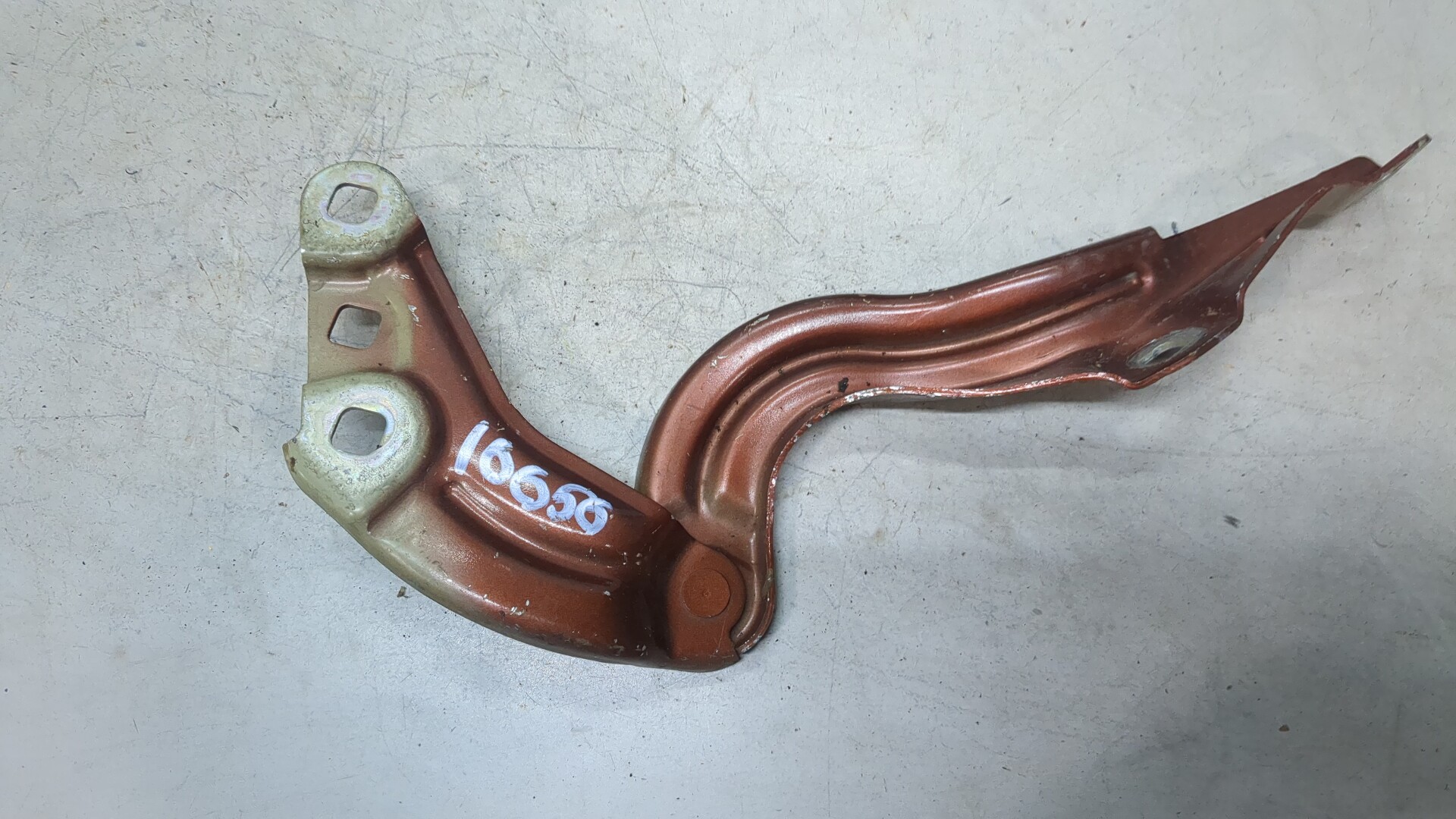 Петля капота правая