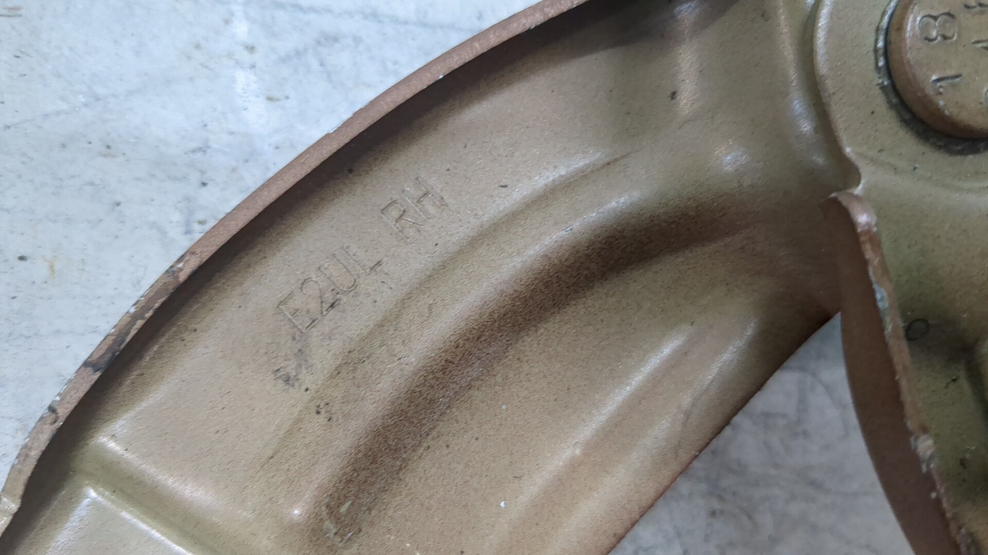 Петля капота правая