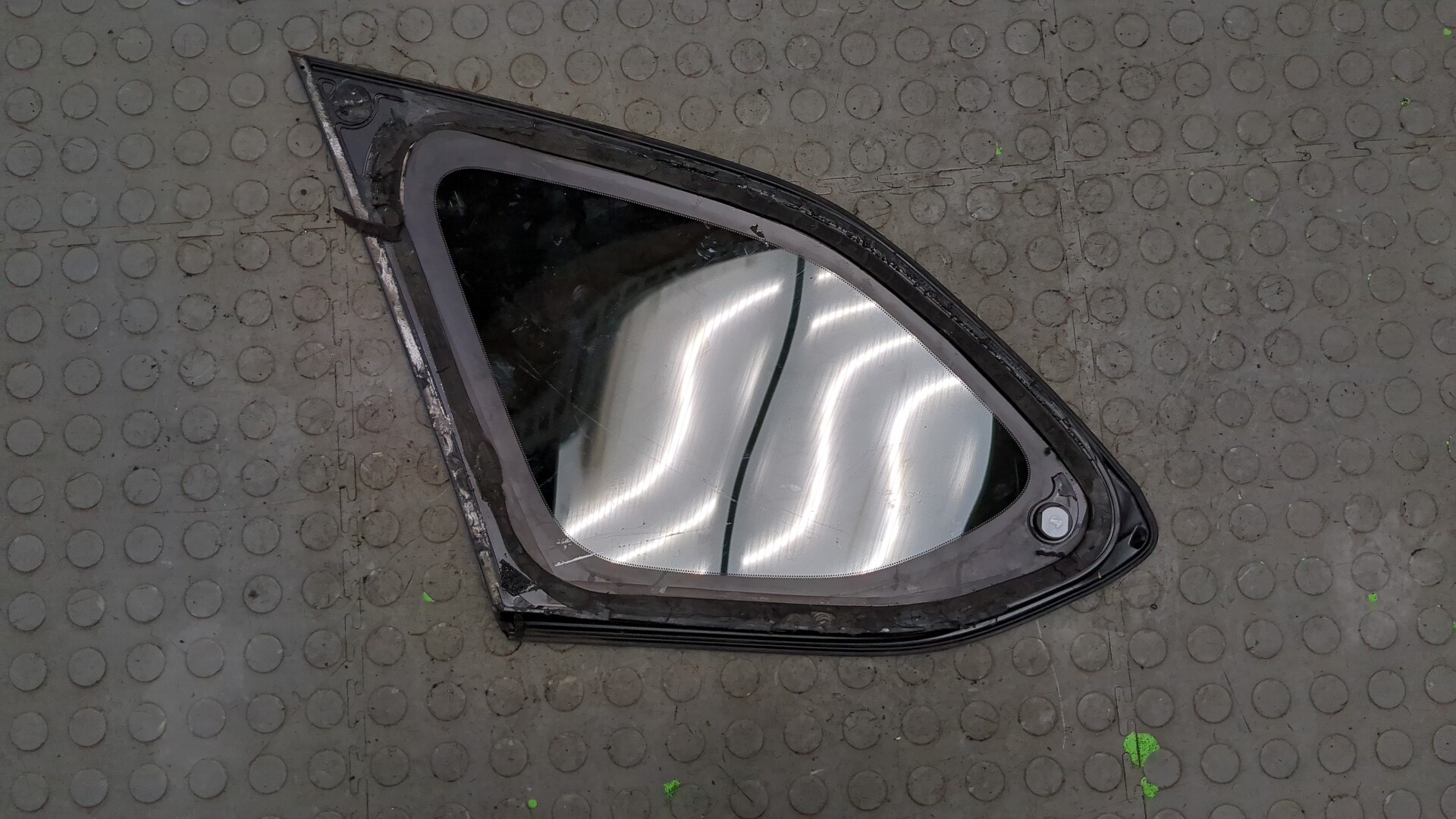 Стекло кузовное глухое правое