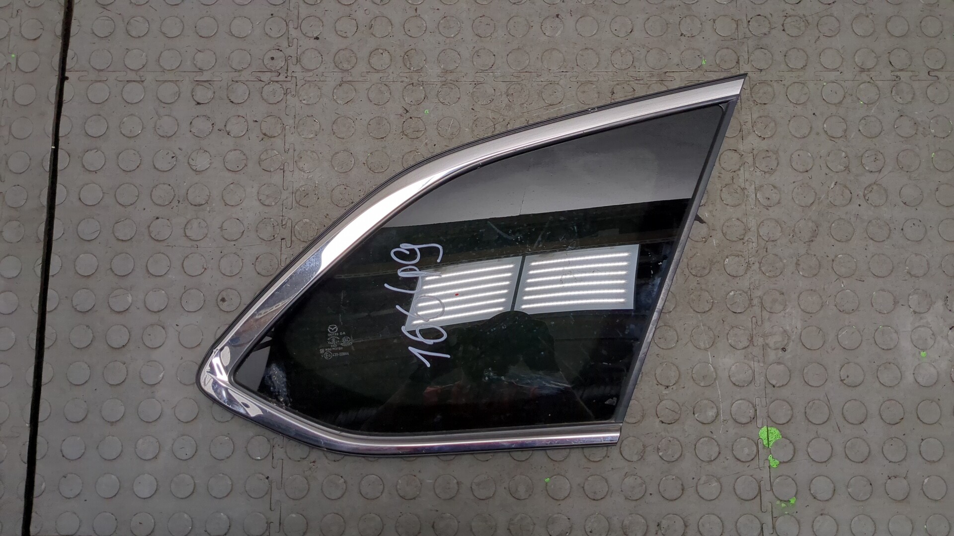 Стекло кузовное глухое правое