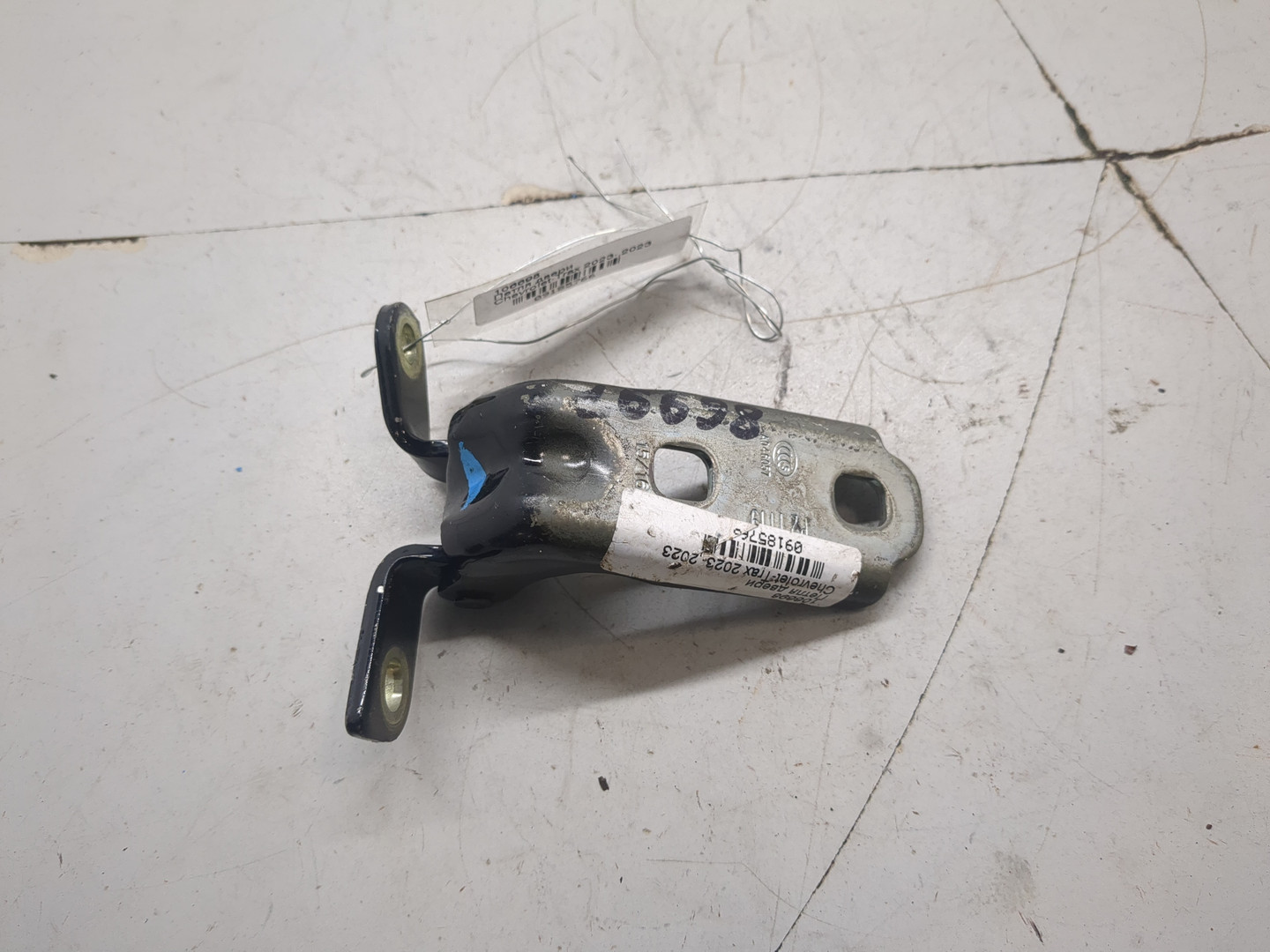 Петля двери