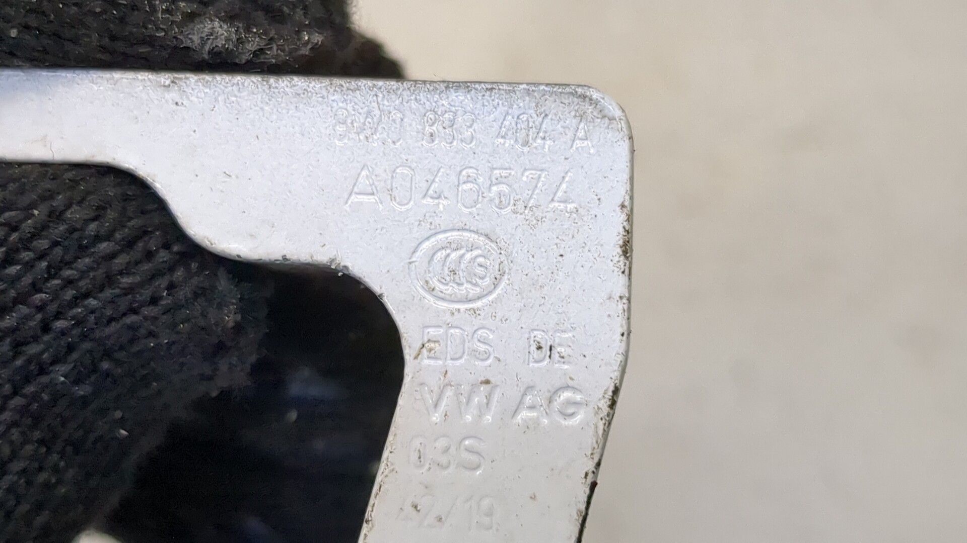 Петля двери