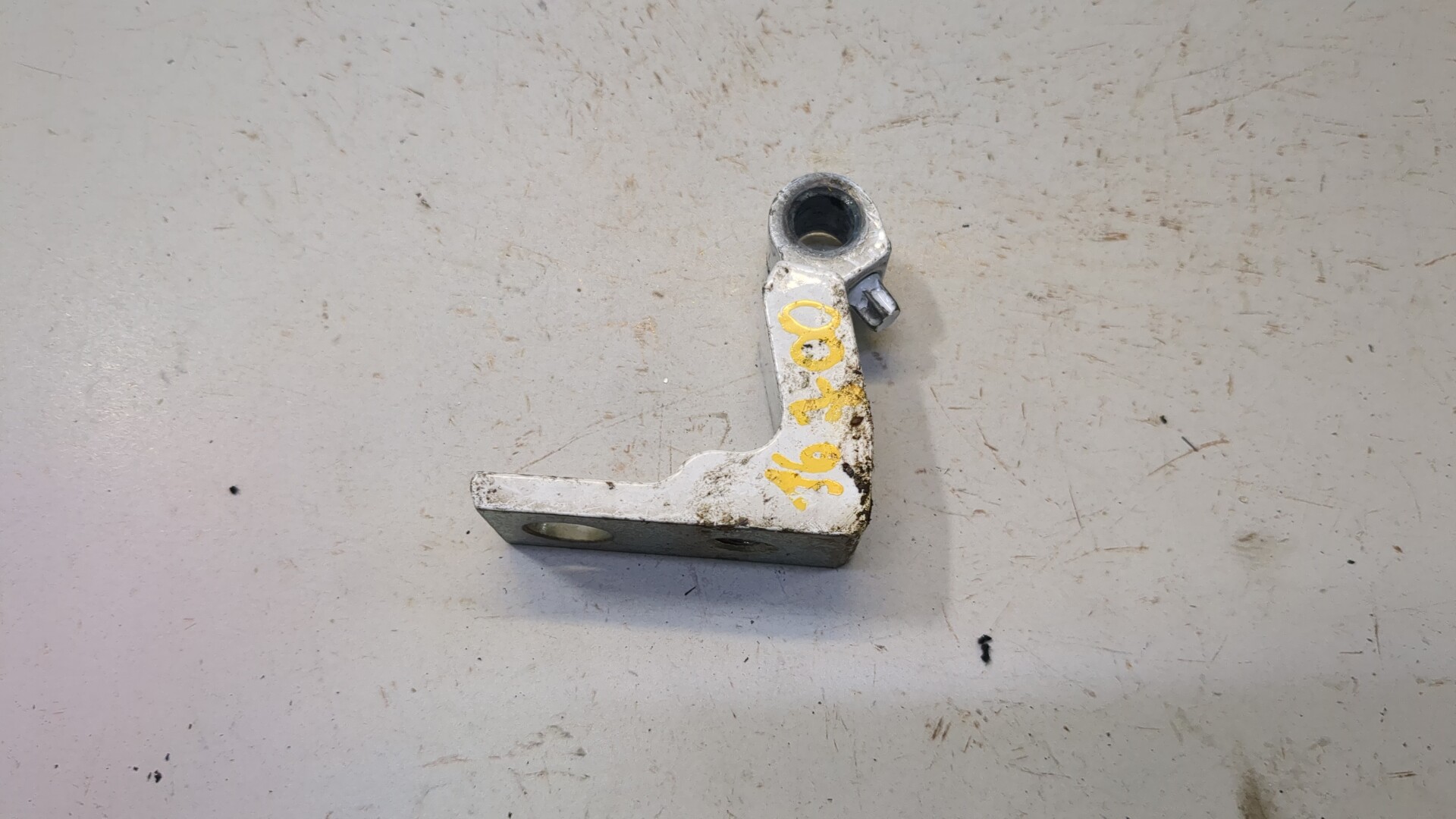 Петля двери