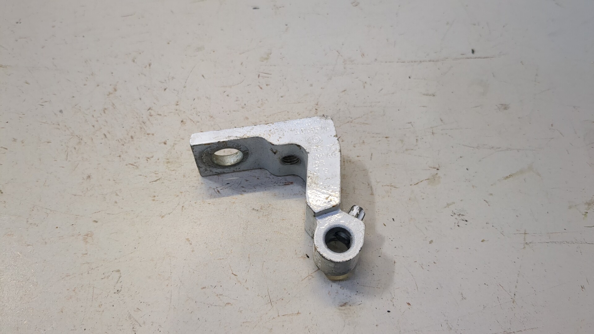 Петля двери