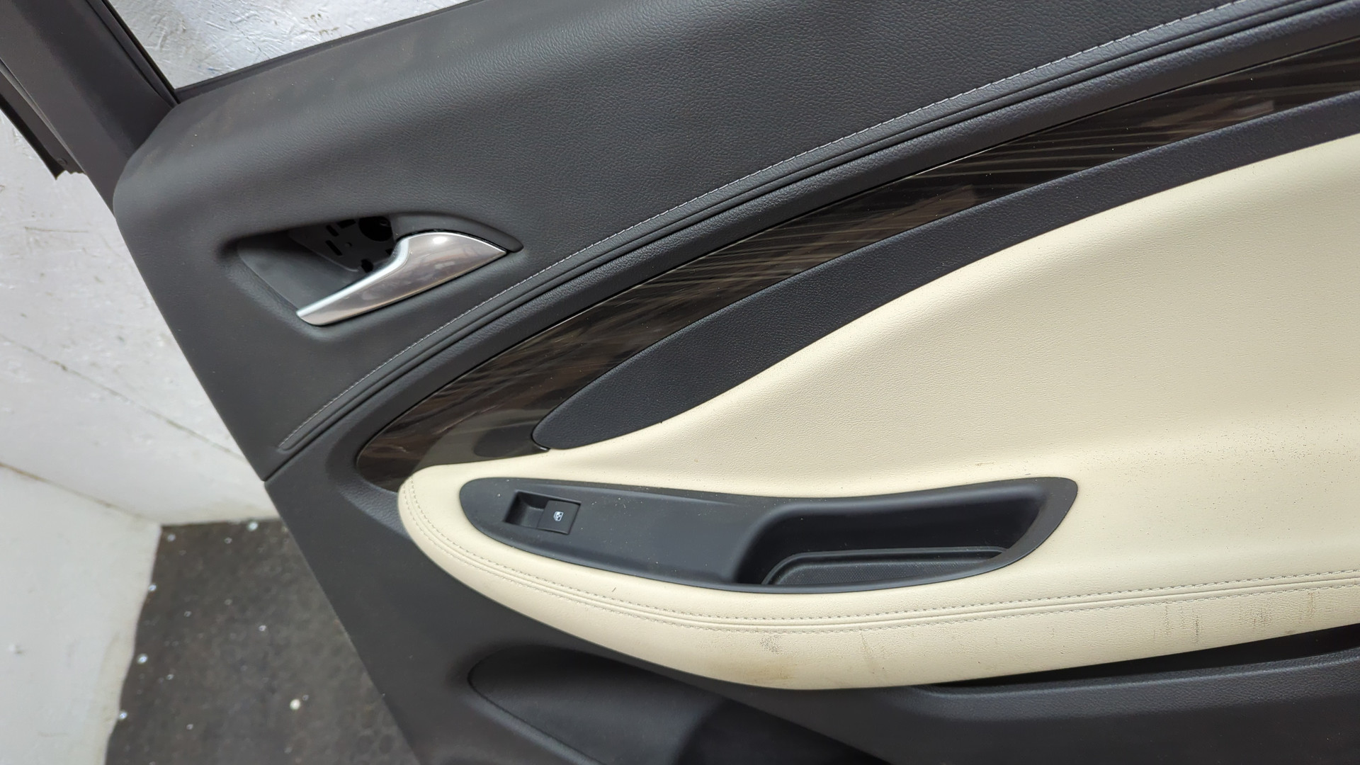 Дверь задняя правая