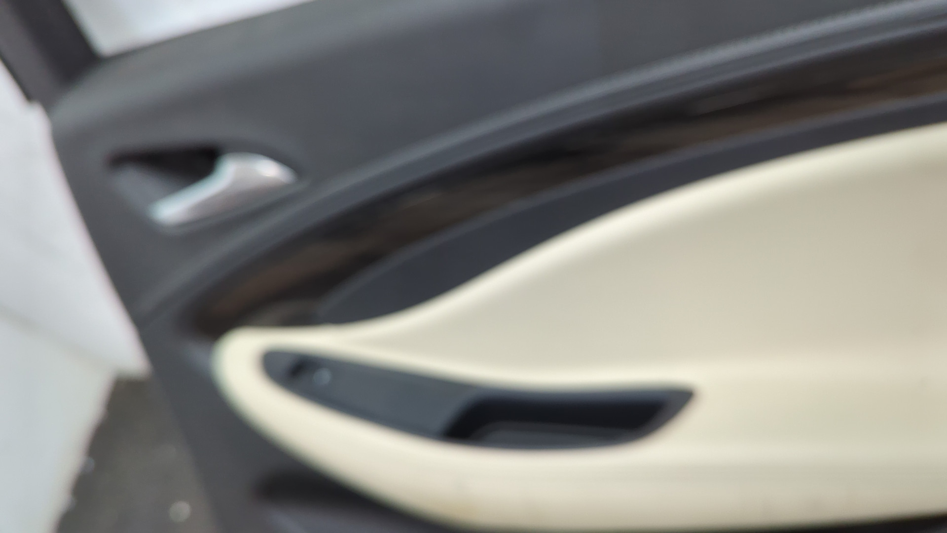 Дверь задняя правая