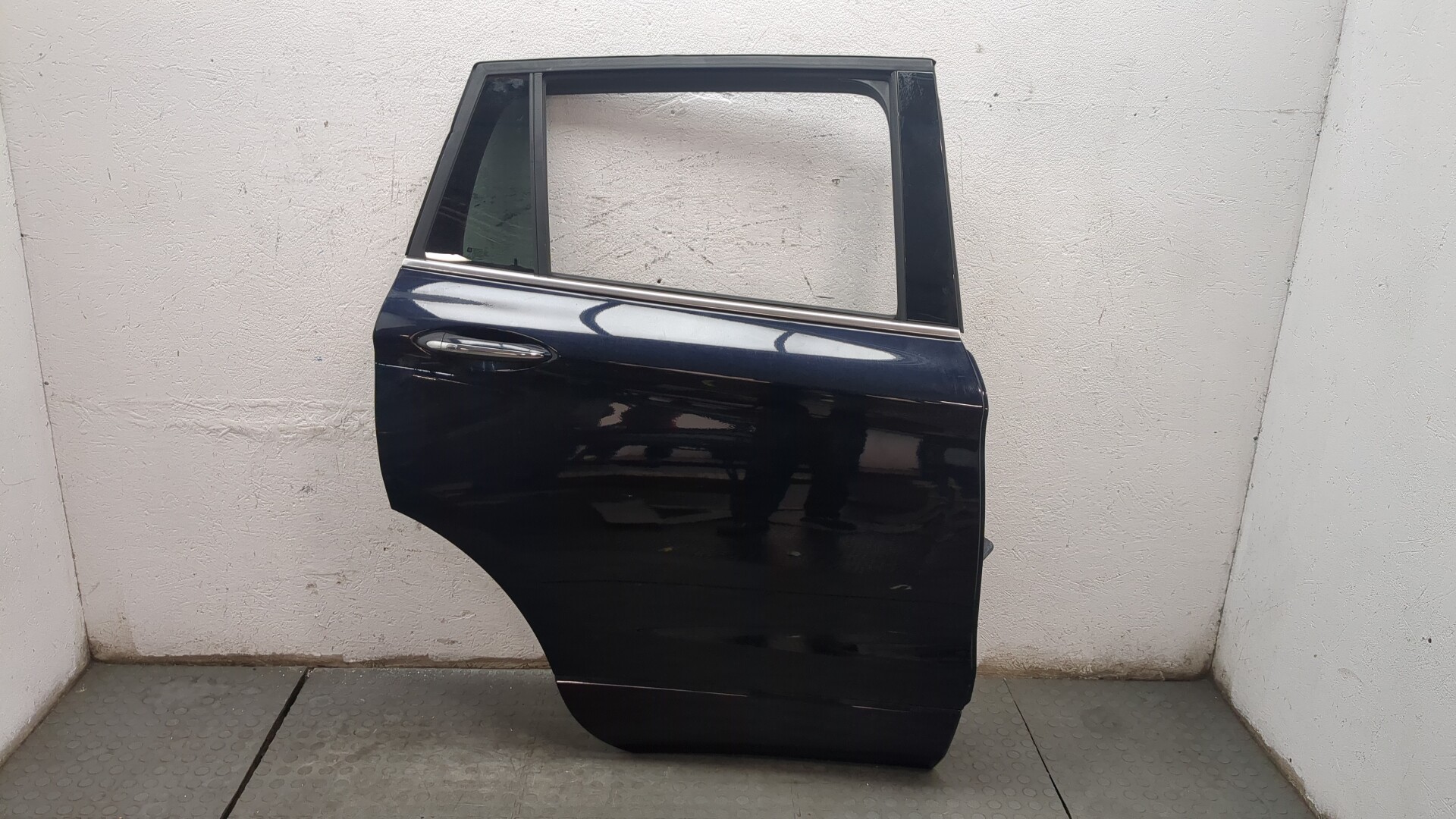 Дверь задняя правая