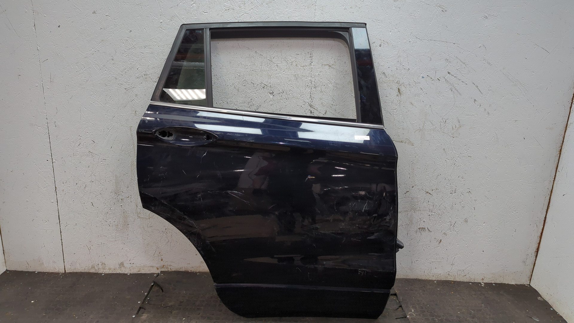 Дверь задняя правая