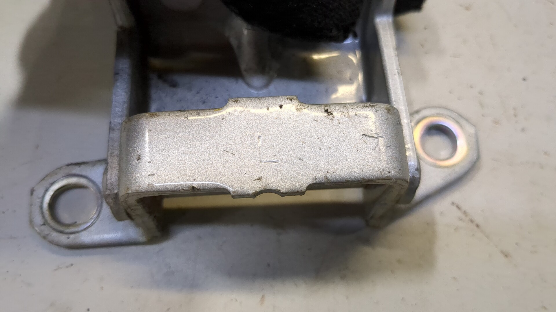 Петля двери