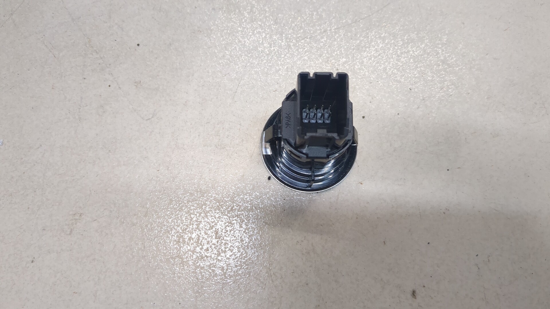 Кнопка запуска двигателя