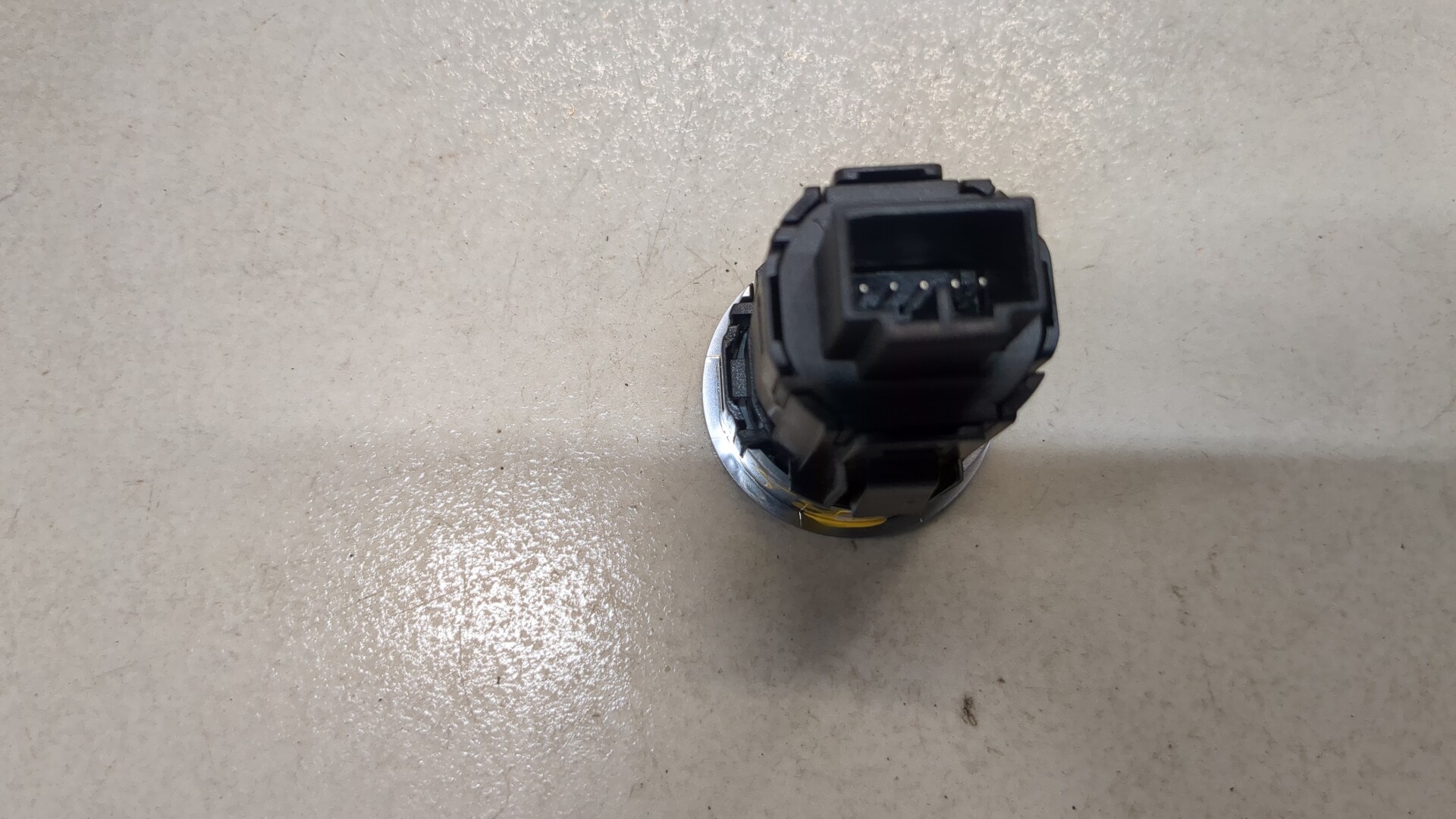 Кнопка запуска двигателя