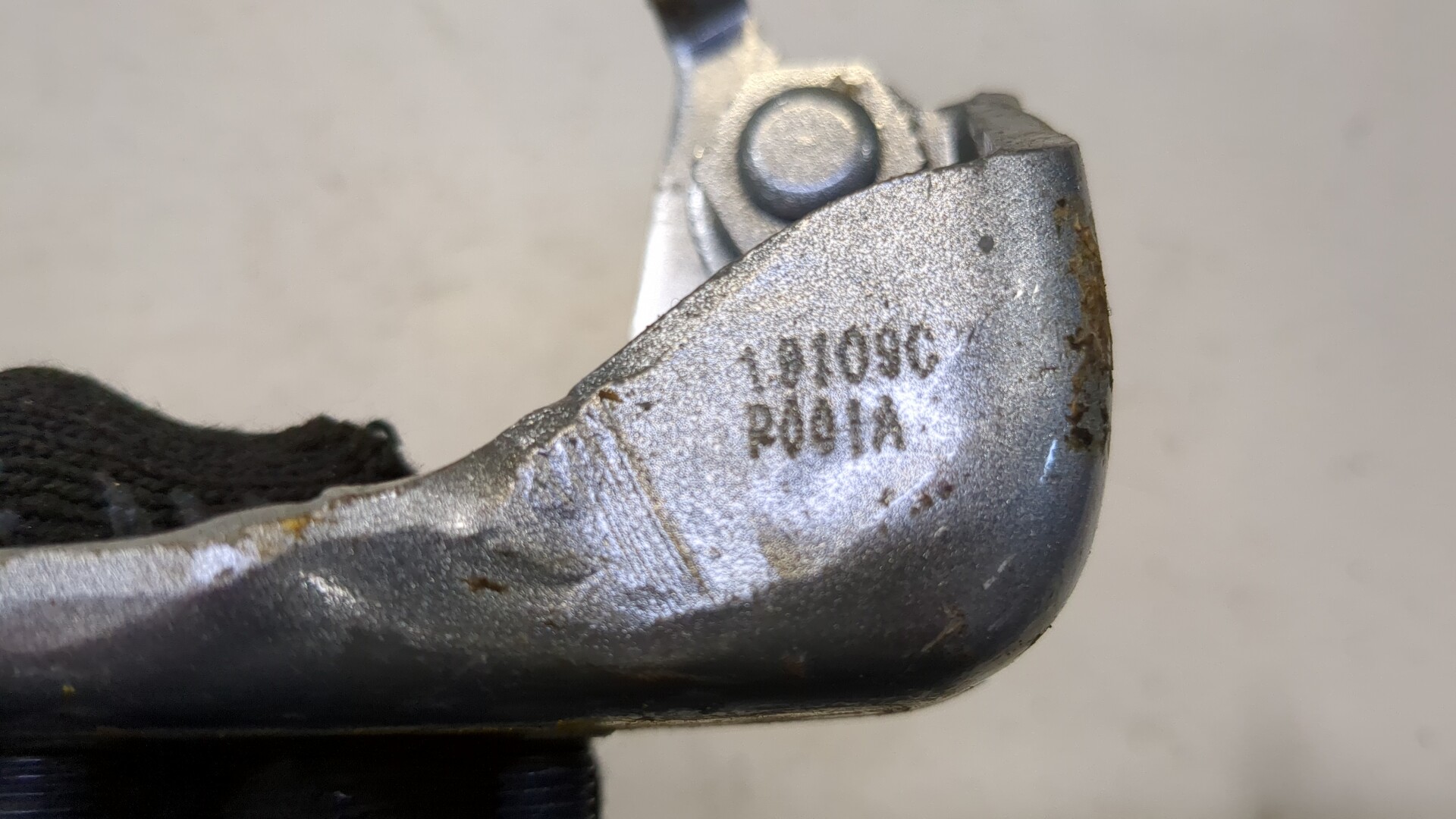 Петля двери