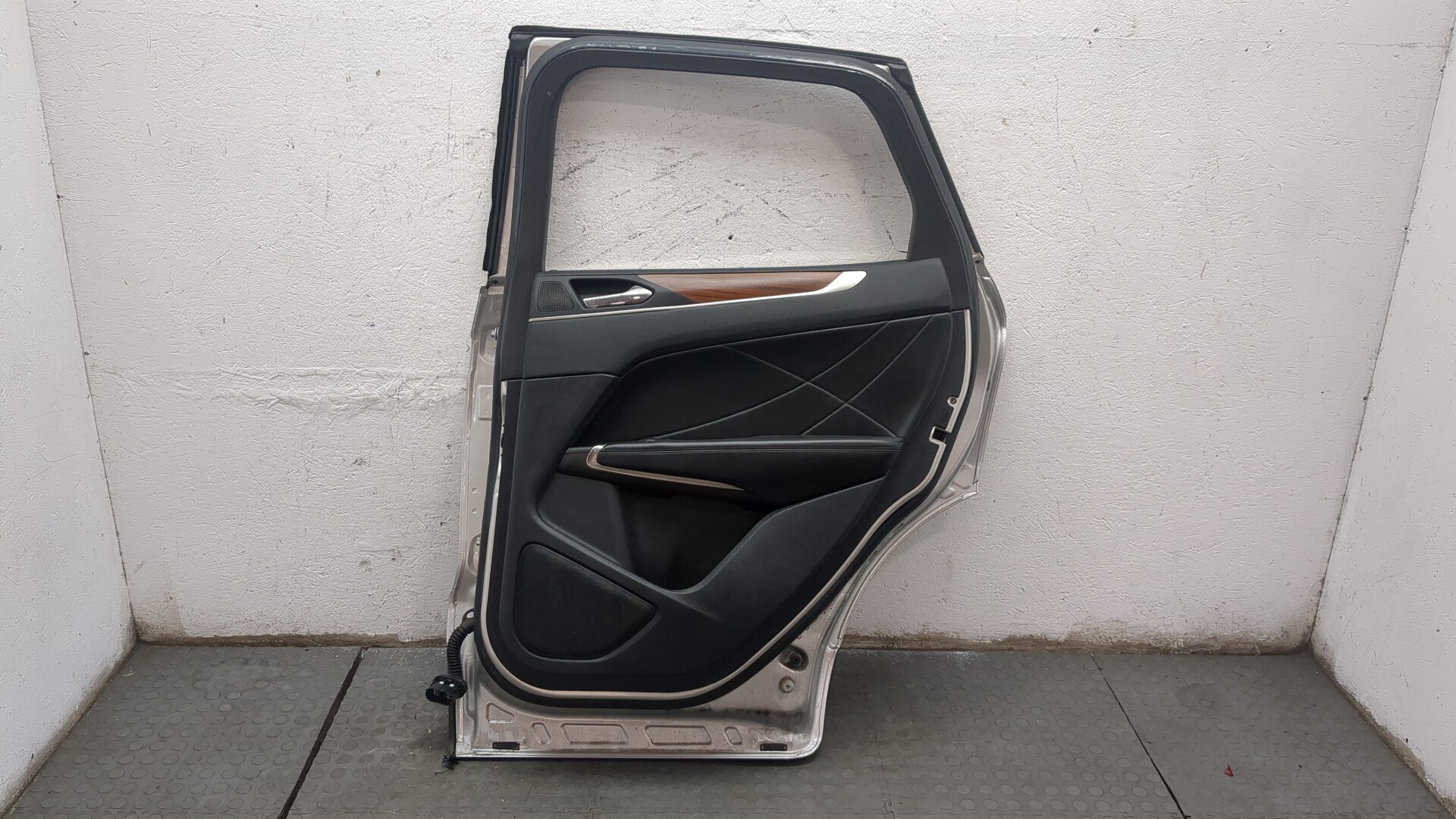 Дверь задняя правая