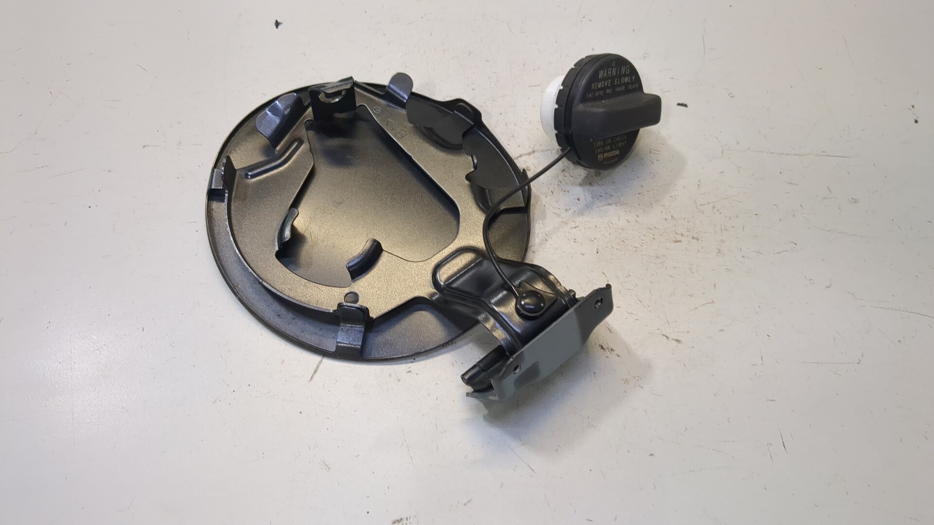 Лючок бензобака