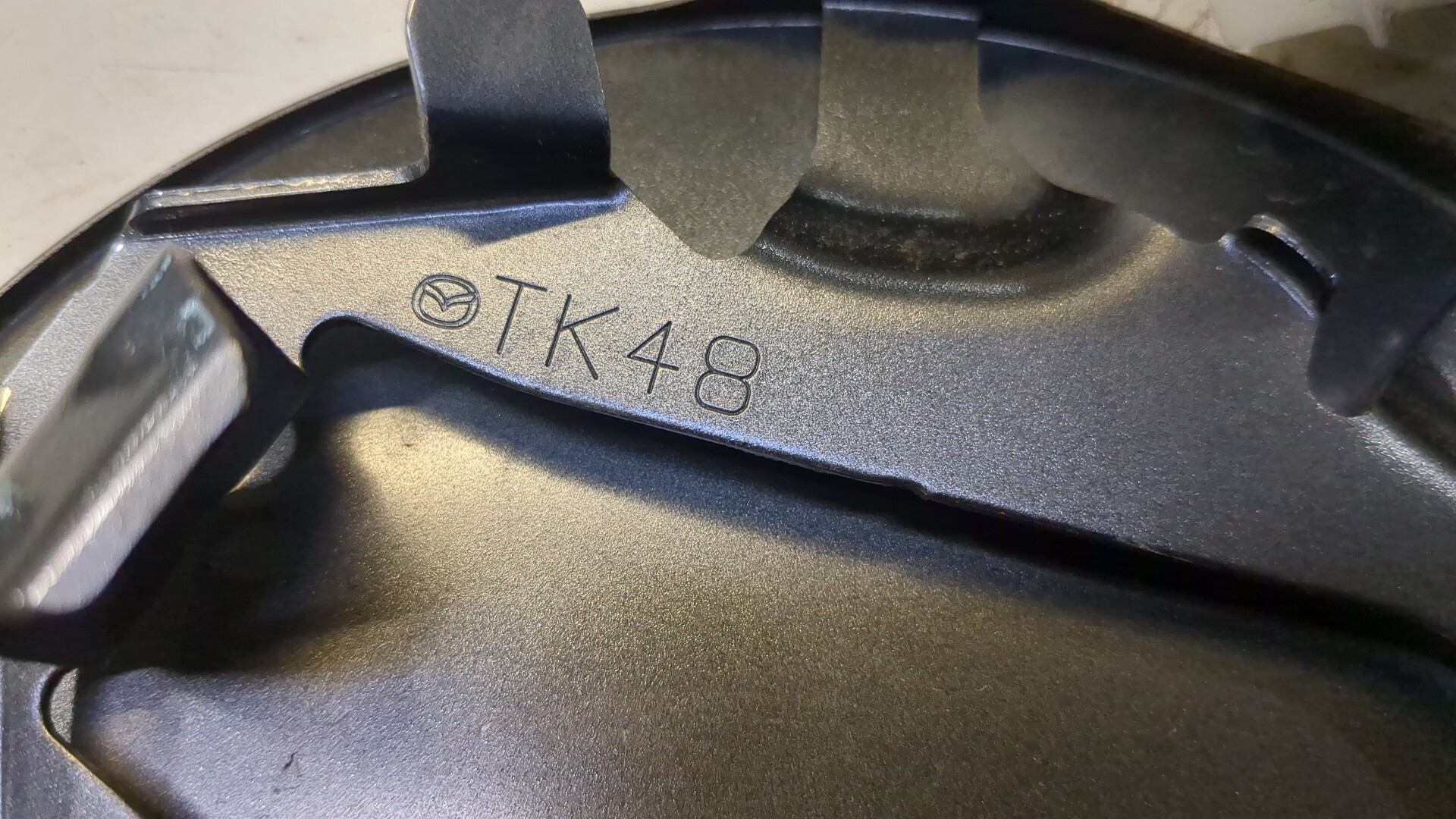 Лючок бензобака