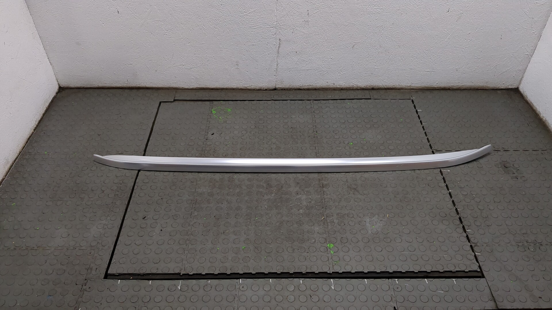 Рейлинг (релинг) левый (планка на крышу)