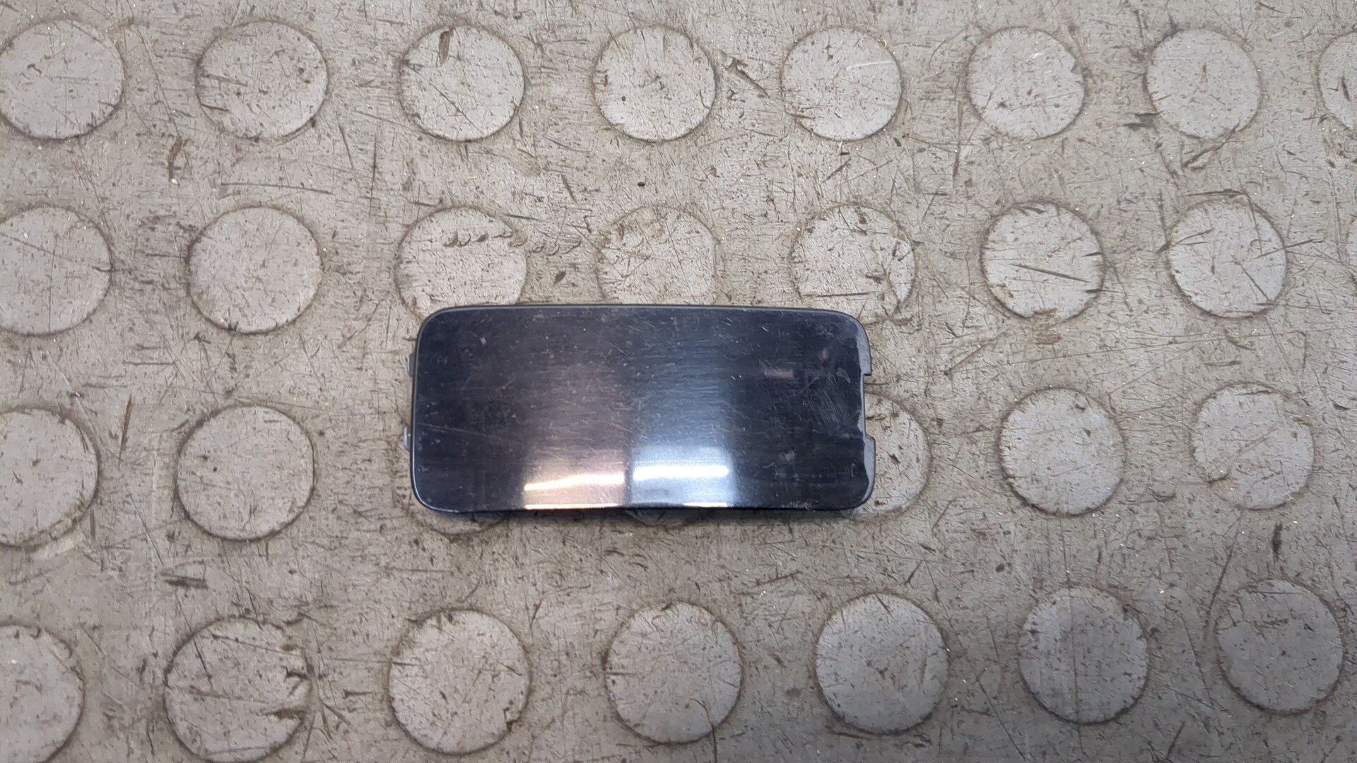 Заглушка бампера правая