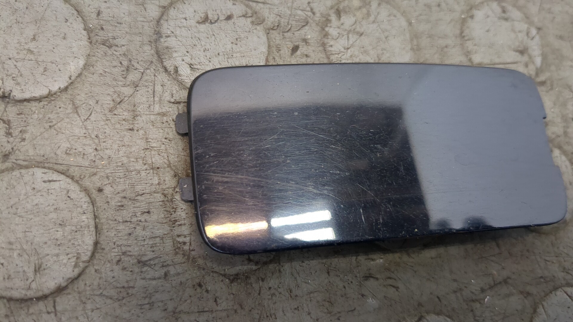 Заглушка бампера правая