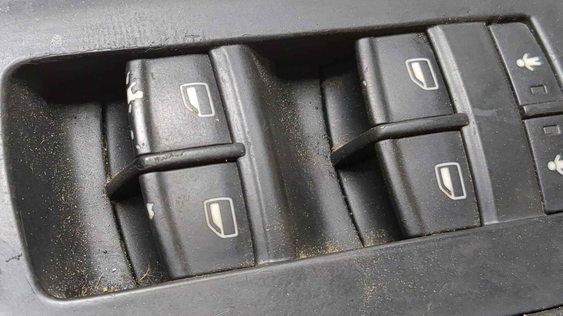 Кнопка стеклоподъемника