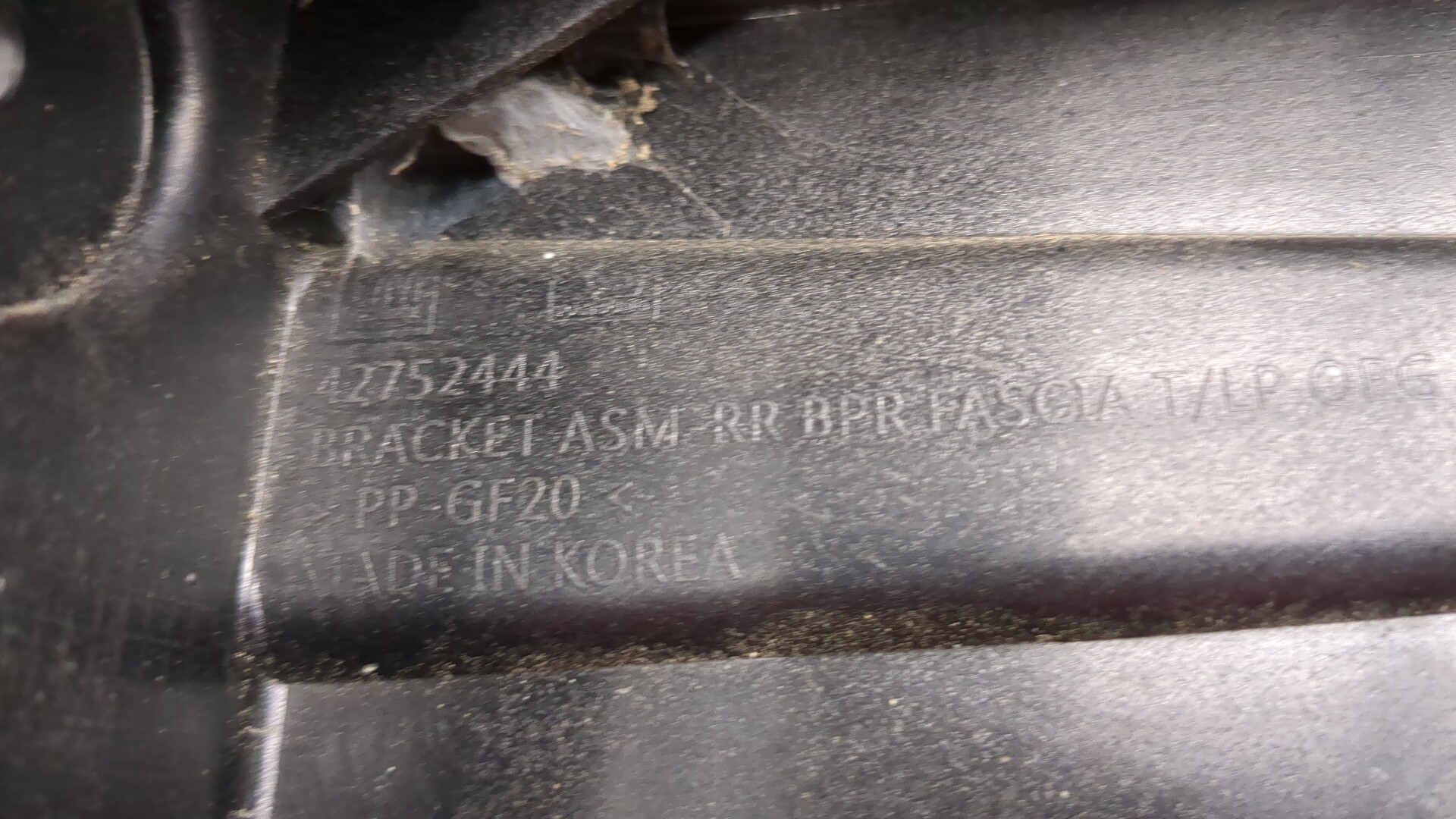 Кронштейн заднего бампера левый