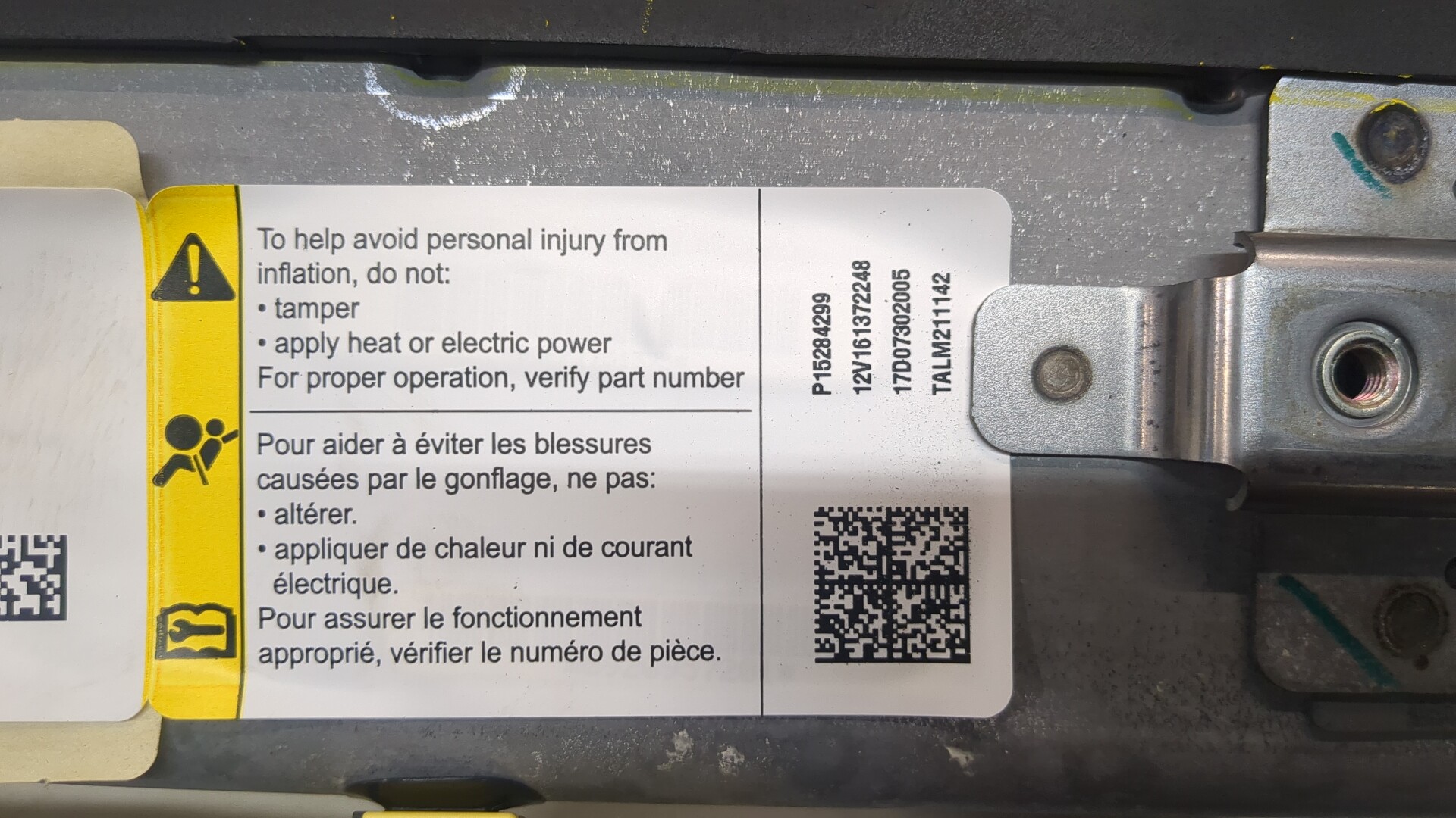 Подушка безопасности пассажирская (в торпедо)