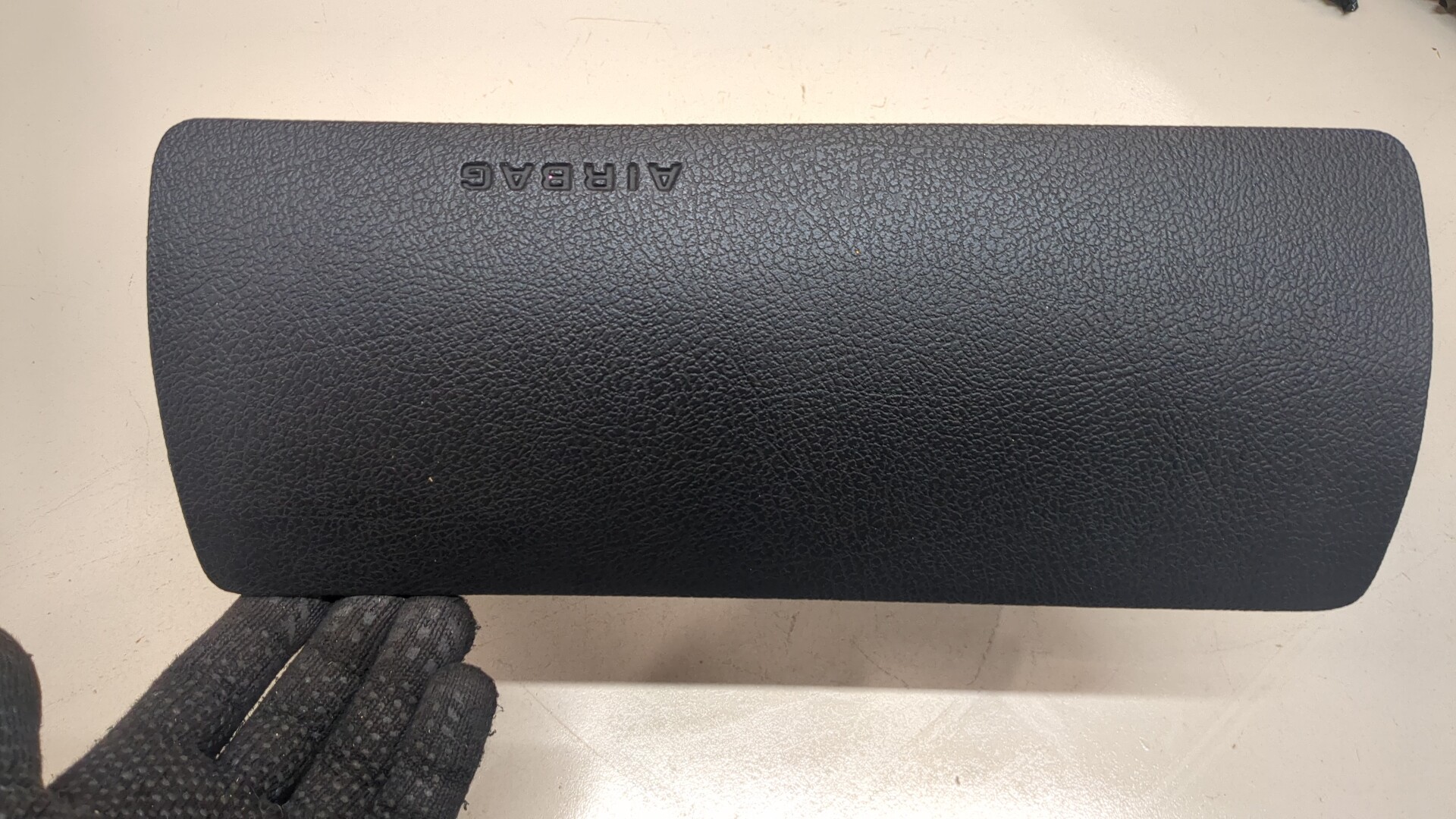 Подушка безопасности пассажирская (в торпедо)