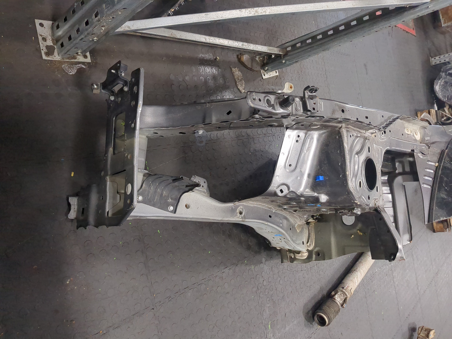 Кузовной элемент