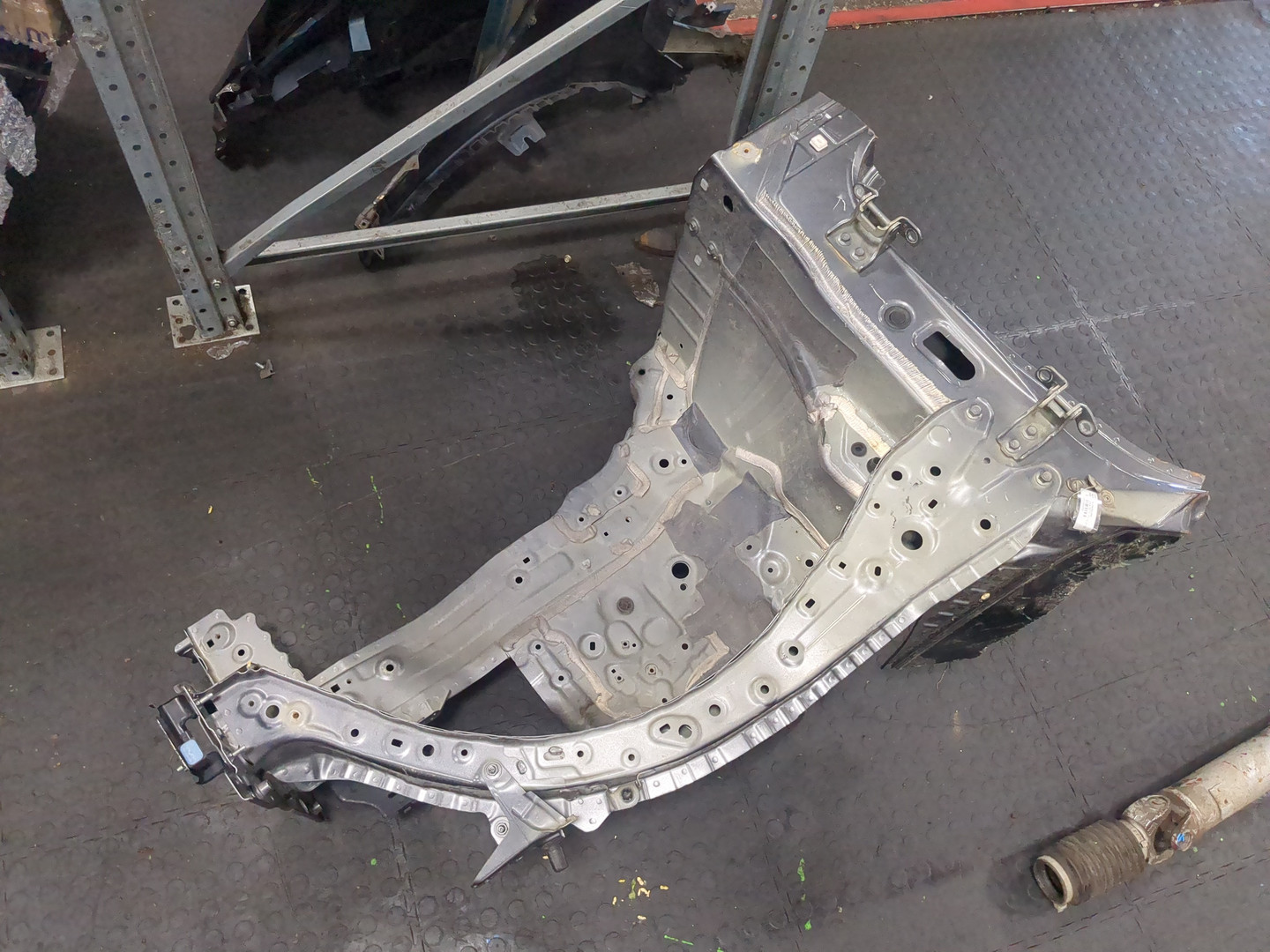 Кузовной элемент