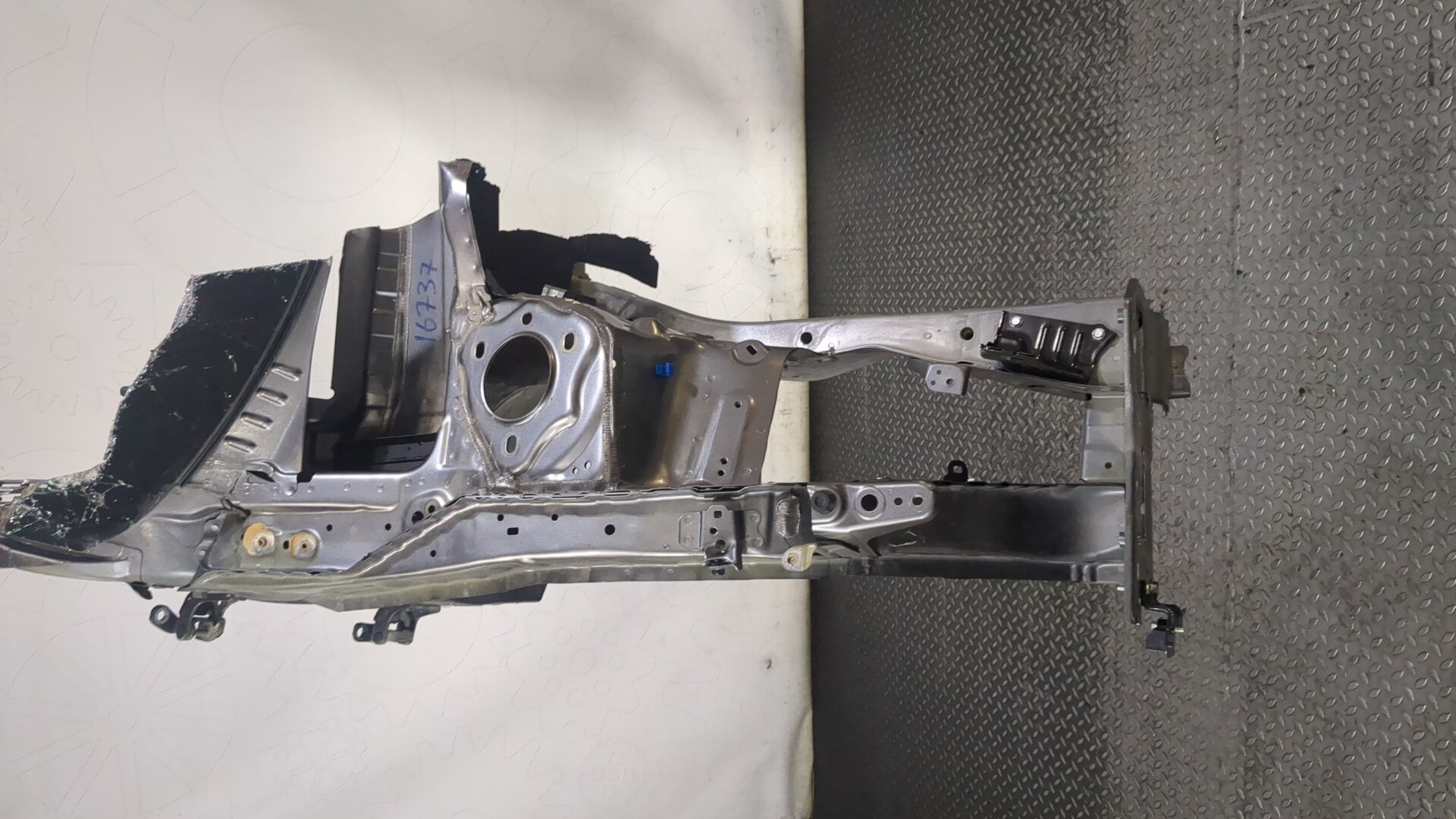 Кузовной элемент