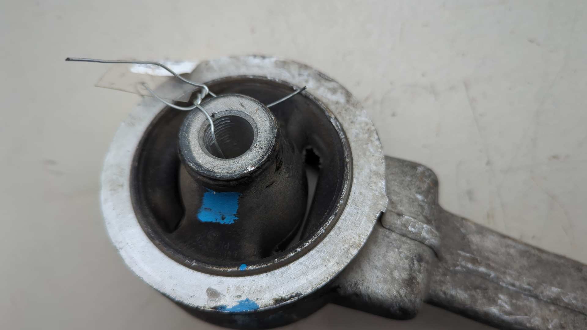 Рычаг передний правый