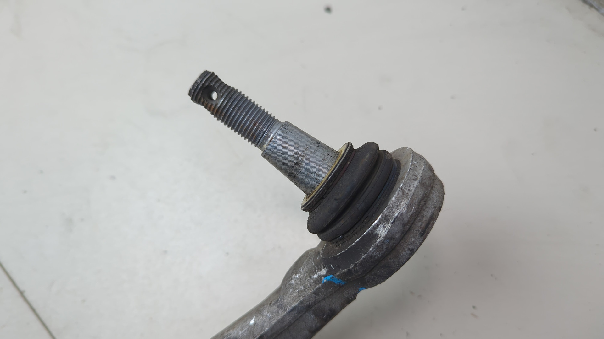 Рычаг передний правый