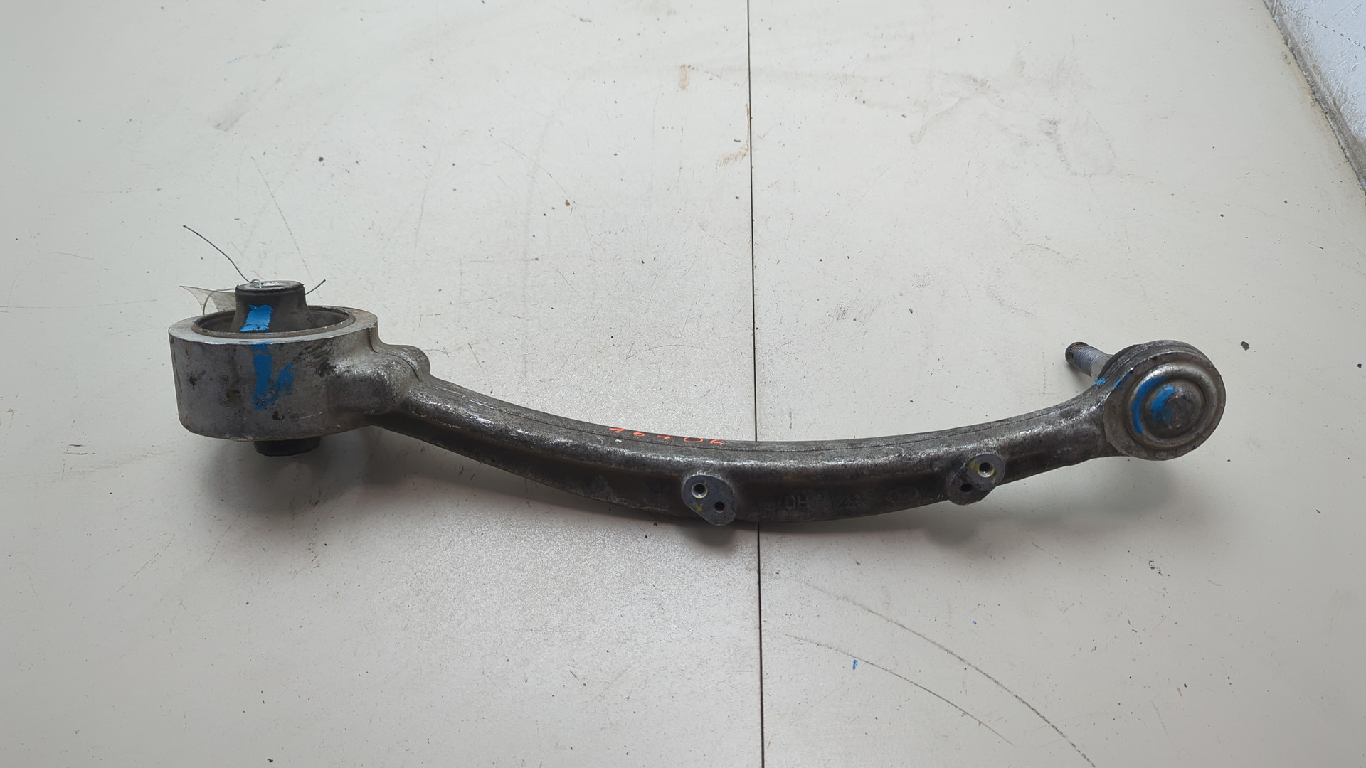 Рычаг передний правый