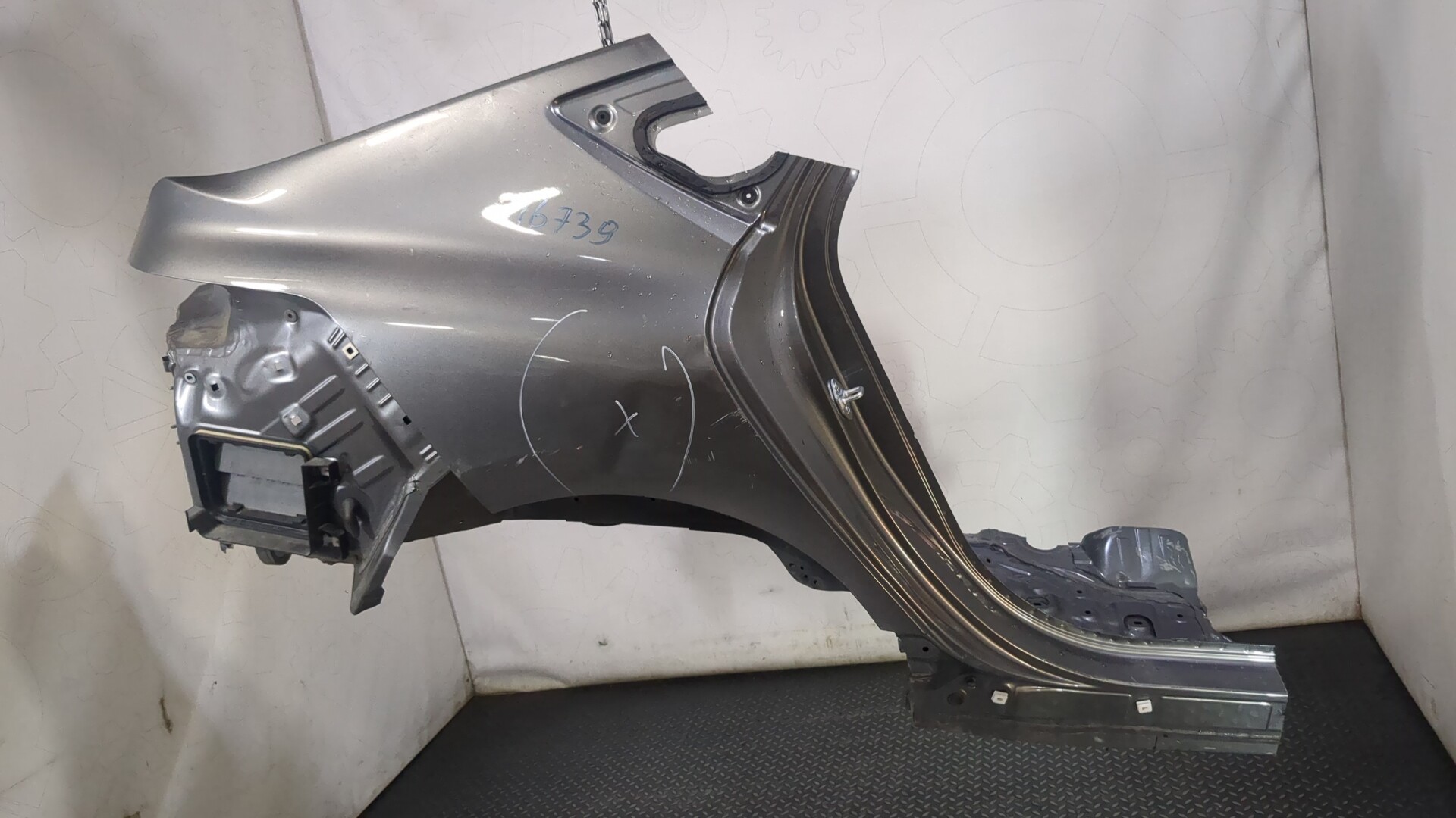 Кузовной элемент