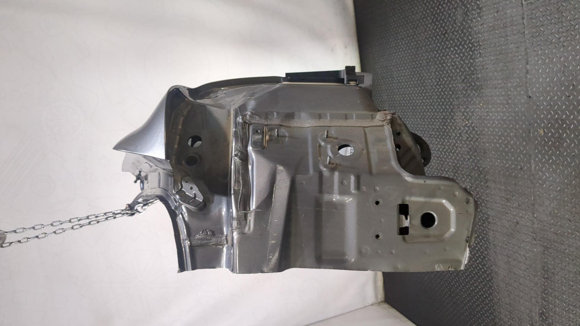 Кузовной элемент