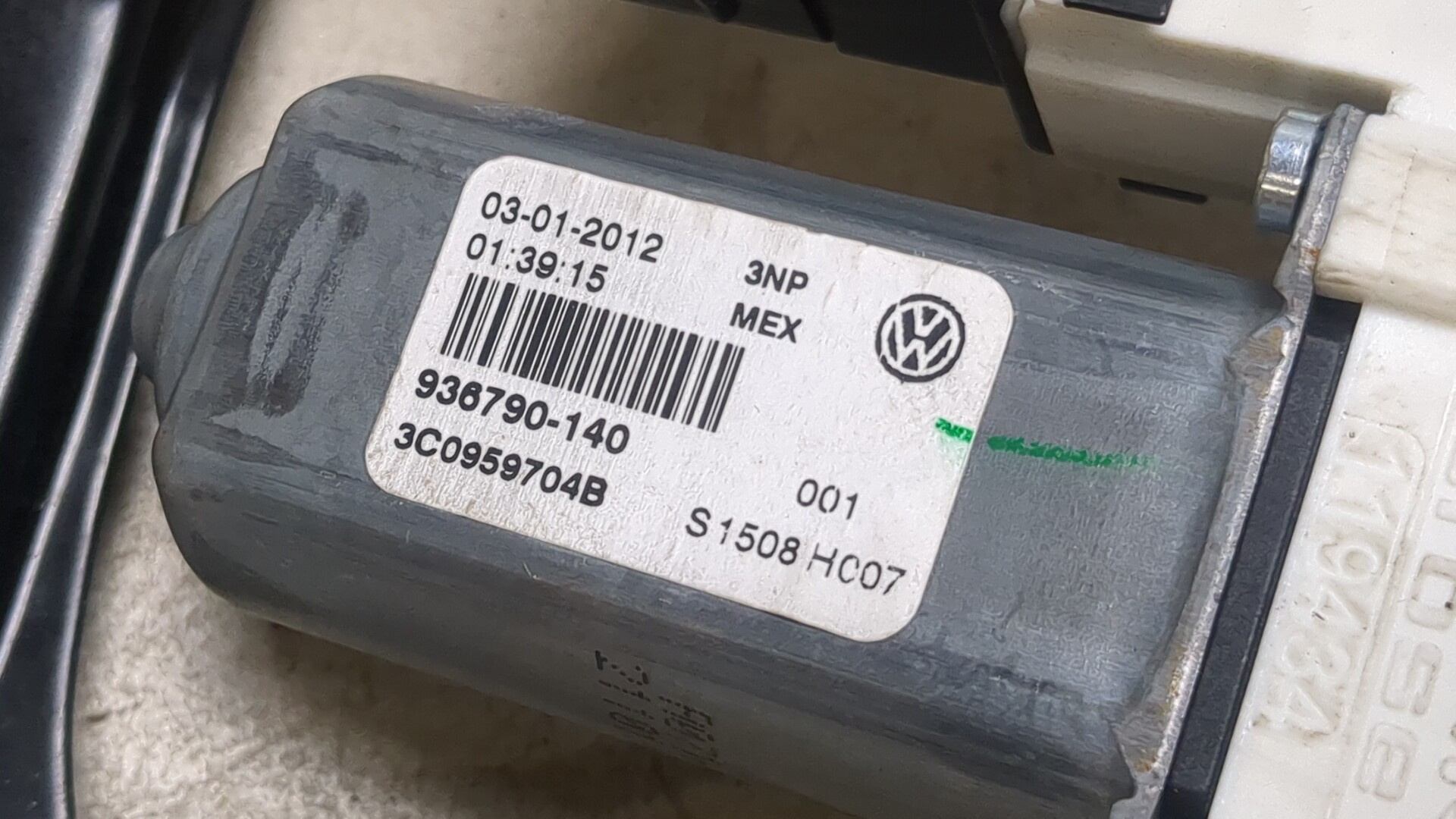 Стеклоподъемник электр. задний правый