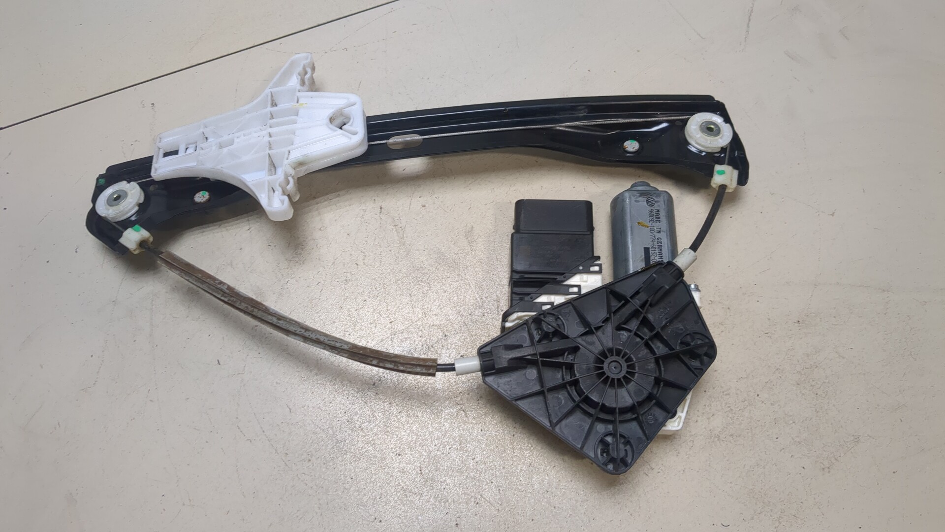 Стеклоподъемник электр. задний правый