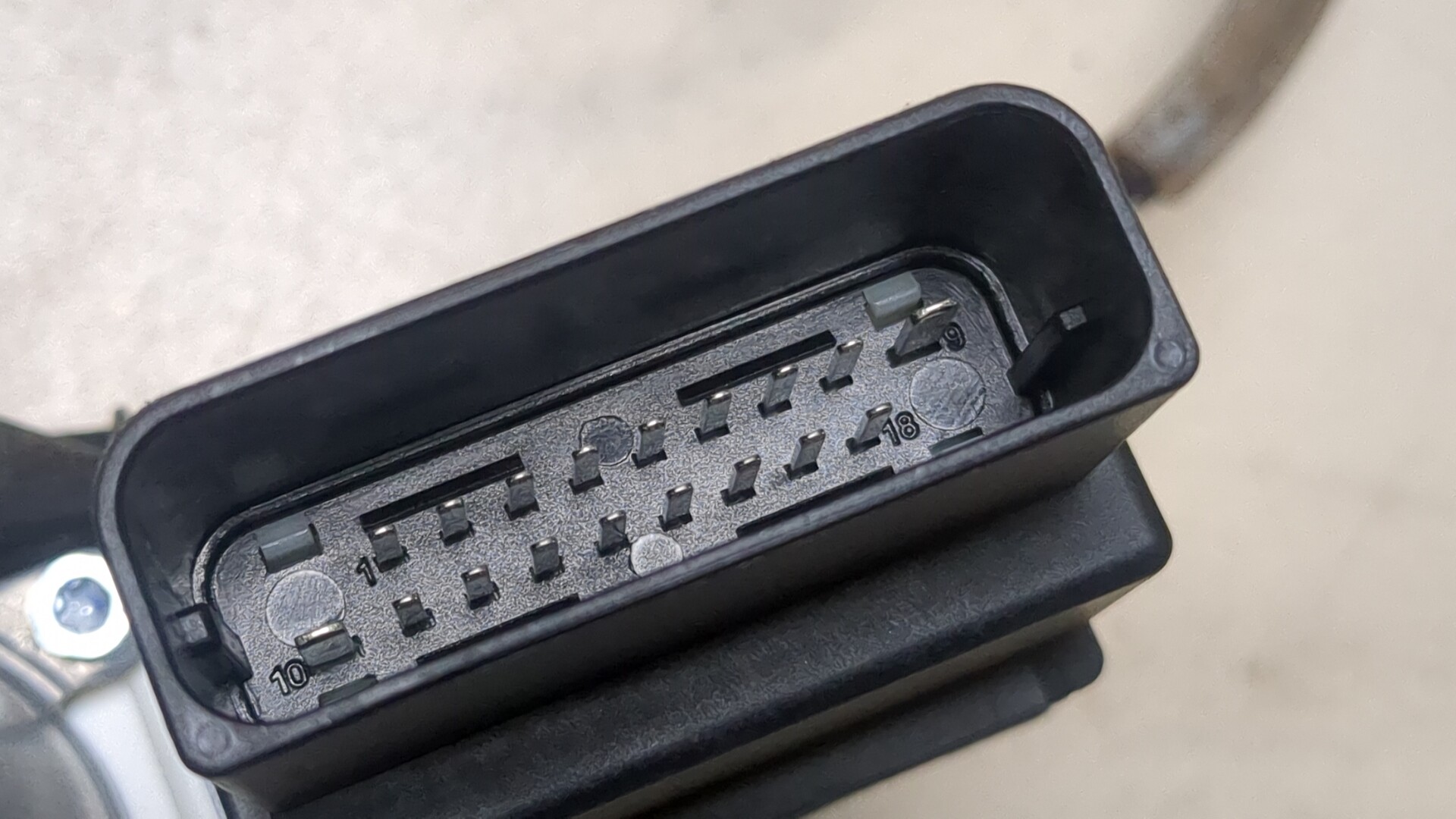 Стеклоподъемник электр. задний правый