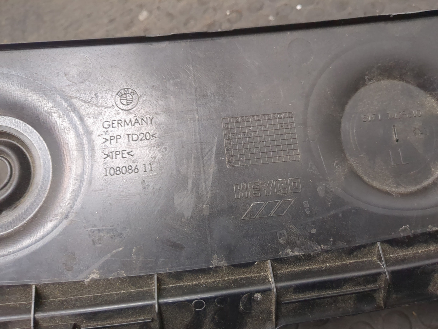 Решетка стеклоочистителей (Жабо)